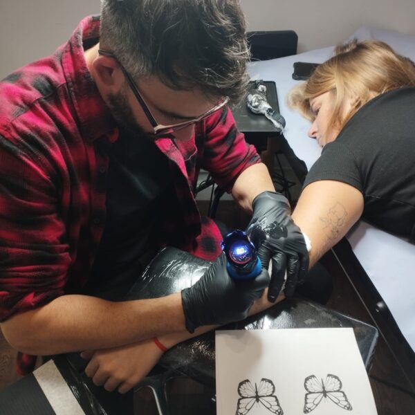 puntoycoma-tattoo-studio-madrid-plaza-castilla PuntoyComa Tattoo Studio Cabina